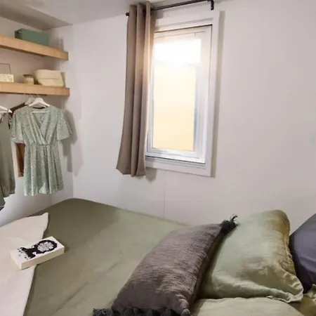 Camping Mobil Avec Terrasse Pour 4 Personnes, 2 - Api-1-52-1287 Le Pradet